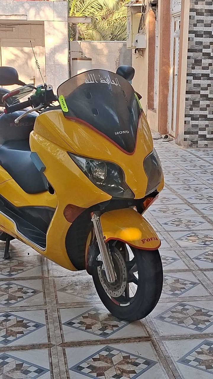 السلام عليكم 010 للبيع
مكفوله كفاله عامه 
بيه فقط المسجل الشاشه مالته عاطله
مكينه ما مفتوحه 
كير شغال 
دراجه نضيفه 
دهن كله امزويل 
للإستفسار ***********

