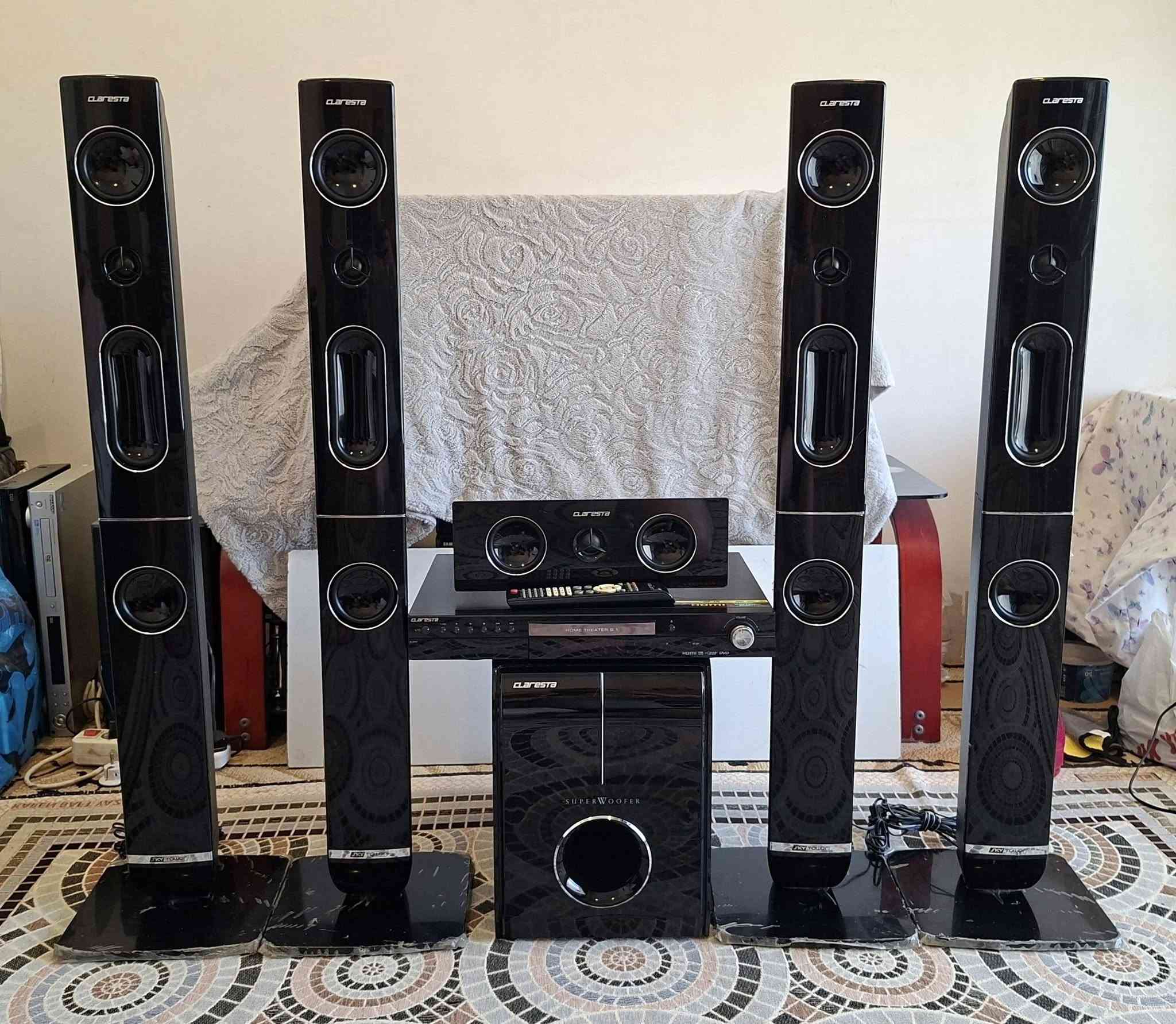 السلام عليكم 
هوم سستم من ماركة كلاريستا 
Home theater 5.1 claresta HDMI USB 
راديو 📻 FM اوبتكال مدخل aux و فلاش
جهاز شغال بالكامل ما داخل تصليح نضيف جدا 
كهرباء ٢٢٠ فولت صناعة اندنوسيا صوت جدا حلوه ناعم
سعر ١٢٥ الف 
للاتصال *********** عنوان كركوك 
توصيل كافة محافظات العراق
