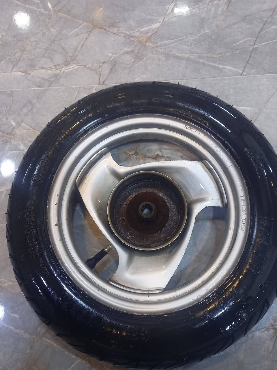 تاير وويل خلفي مال بزون شرط التاير ما لامسه الكاع والويل مصطره سعر 10 قفل


**إذا كنت صاحب هذا الإعلان وتريد حذفه لأي سبب، رجاءا أرسل رسالة إلى الدعم الفني**