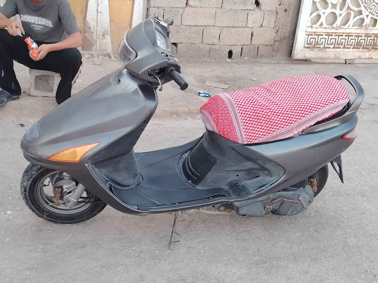 السلام عليكم  دراجه فراشه للبيع متوازي  
والله  دراجه نضيفه  كلش دراجه مكفوله 
السعر 300وبيه مجال  لي يريده يدك علاه 
هاذه رقم ***********  مكاني الدوانيه 
التقيه
