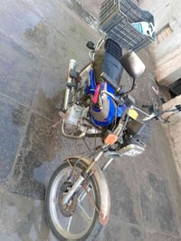 سيفانه موديل 21دراجه نضيفه كلشي شغال بيها بس عوزها باتري والسلف الدكمه...