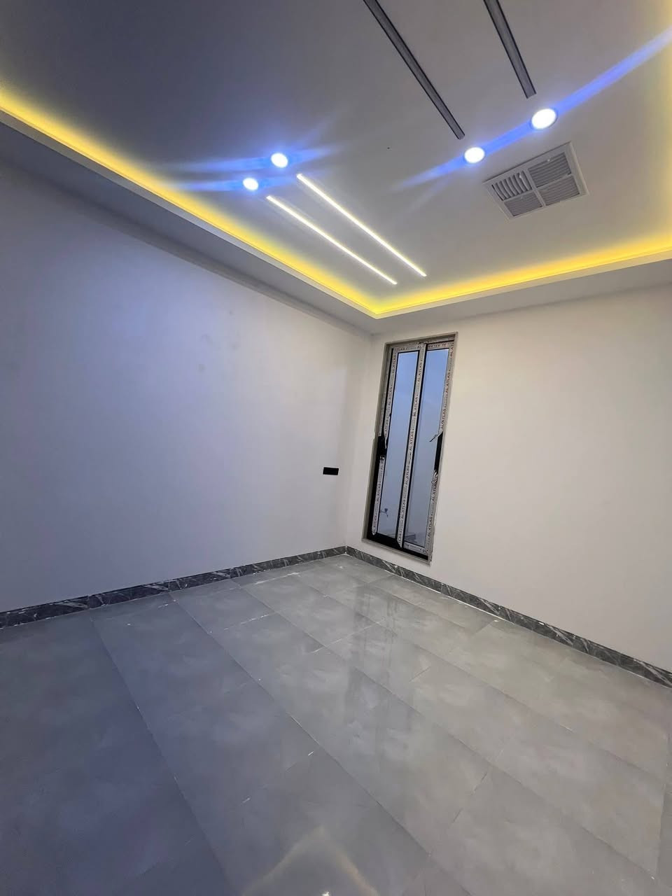 � #عروض #مكتب #الحارث #الحديث 🏡
📍 الموقع: الموصل – [حي-التعليم-العالي]
⚡مجمع-النور-خلف-المول-هيكل
📐 المساحة: [120-متر- واجهة-6]
🛏️ عدد الغرف: [4- غرف- نوم-طابقين ]
🛁 عدد الحمامات: [2- حمام ]
🍽️ مطبخ + صالة + كراج + سطح 
✨ المميزات:* سنة-البناء-2026
✅ موقع-جدأ-مميز-على-شارع-20
✅ صنف اللعقار -وصل-جمعية-النور
💸 السعر: [ يُذكر عند التواصل / او الاتصال ]
✨ -اكتب-كلمة-تم-وصلك-سعر
📞 للاستفسار والمعاينة اتصلوا بنا على الأرقام التالية:
***********
***********
📍 موقع المكتب سايدن التعليم العالي 
📍 الموصل – وقرب معمل أصب وتربيه رابعه
✨يرجه -متابعه -الصفحه-الصلكم-كل- مهواجديد
📌 نستقبل كافة العروضات داخل أحياء الموصل 

#عقارات_الموصل #دار_للبيع #الموصل #بيت_للبيع #مكتب_الحارث #الحديث   #فرصة_عقارية #الموصل
