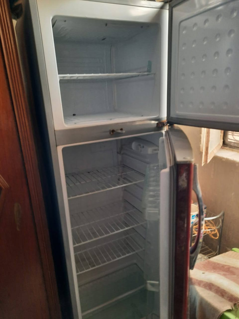 السلام عليكم هاي ثلاجه للبيع تواصل على هذا رقم ***********بي واتساب
