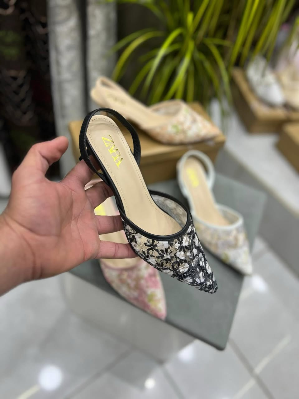 #جديد #احذية #مميزه 🌸
قياس 37-41 متوفر بأربع الوان ❤️


**إذا كنت صاحب هذا الإعلان وتريد حذفه لأي سبب، رجاءا أرسل رسالة إلى الدعم الفني**