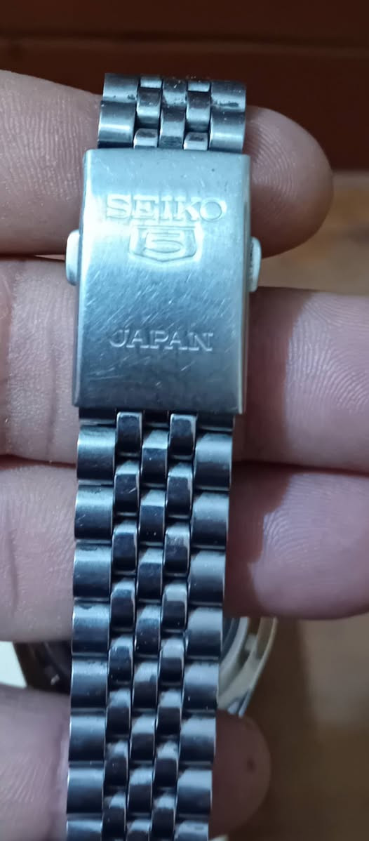 ساعة سايكو 5 ياباني اصلي عاطلة للبيع السعر 50 الف المكان الدورة واتساب ***********
