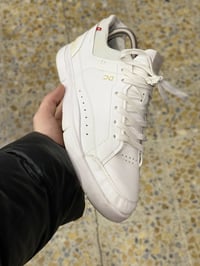 ماركة on cloud وكالة اصلي قياس : ٤٣ طول القدم :٢٨سم  للحجز دذلي خاص لو...