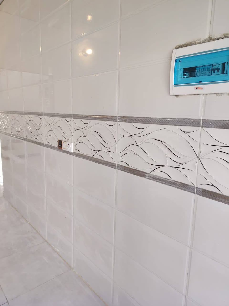 بيت للبيع بحي الامين بشارع سادة الفوادين المساحة 150 بية غرفتين وصاله ومطبخ وبراني بيت جديد فارغ حالين ستوة كمل بناء شوارع تبليط ومجاري الاتصال *********** ديوانية, القادسية
