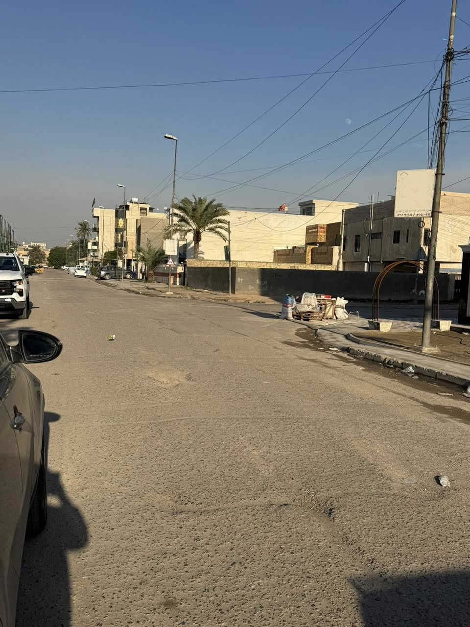 السلام عليكم
➖وحدتين سكنيه للبيع بسعر الارض في شارع فلسطين  :-  
▪️المساحة : 195 م الواجهه :6,5 م    النزال : 30 م   
▪️محله :  510 موقع ممتاز جدا وشارع نافذ 
                           للاستفسار : 
                           ***********
                          *********** 
عنوان المكتب //  تقاطع النخله قرب مطعم قدوري مكتب الرحمن ّ
