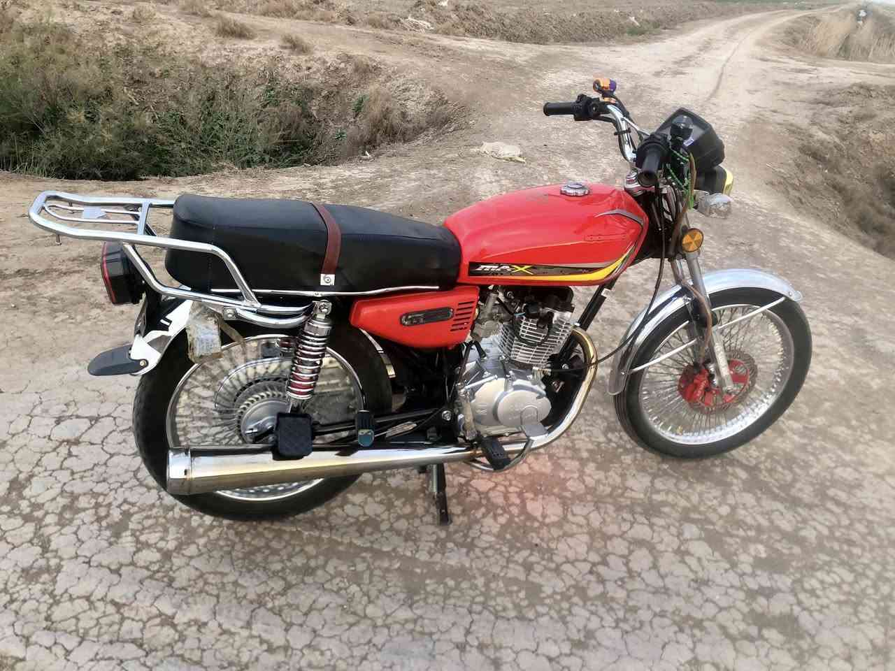 للبيع موديل 24كفاله عامه اوراق سكنر دراجه نضيفه محرك ما ممدود عليه صبانه كهربائيات كله شغاله دراجه ما ذب ربع عليه سعر 550وبيه مجال مكاني صويره ***********
