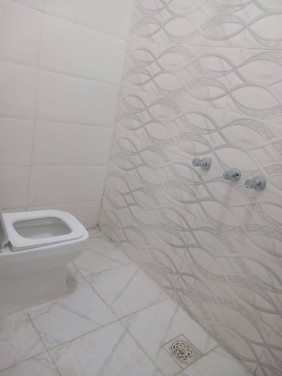 السلام عليكم دار للبيع الزعفرانية منطقة بيت بنيه فرع( 29)
بناء حديث 

المساحة 100 متر مربع طابو زراعي سند 25 

طابقين.. 

الطابق الاول استقبال+صاله ومطبخ+صحيات +غرفة نوم

الطابق الثاني غرفتين نوم +صحيات

وكما موضح في الصور ادنااه

السعر( 120) مليون

للتواصل ***********
