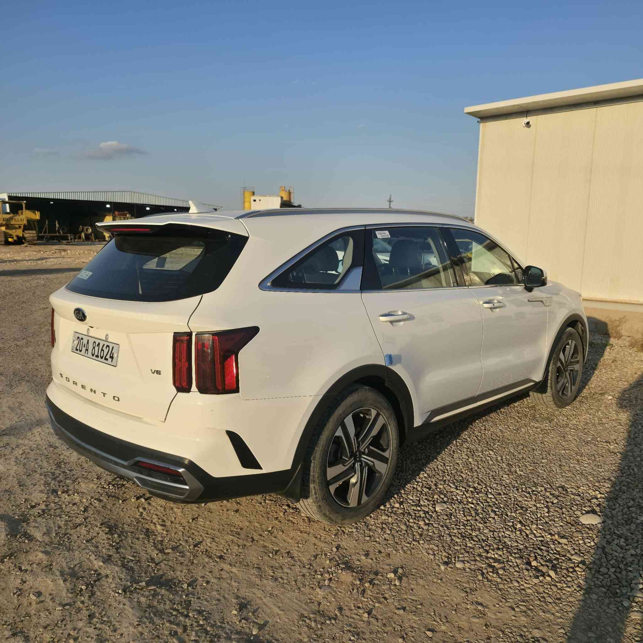 🚘 كيا سورينتو 2021
🚘 خليجي  
🚘 موديل2021
🚘 حجم المحرك V6 3.5L 
🚘 مرتبط بناقل حركة أوتو 8 نمر
🚘 يبلغ عزم الدوران 331 نيوتن / متر 
🚘 بقوة 268 حصان 
🚘 رقم ديالى
🚘 رادار
🚘 مفتاح التشغيل بصمة 
🚘 فتح الصندوق كهرباء 
🚘 دفع ثنائي FWD
🚘 اريل نفكيتر 
🚘 حساسات أمامية 
🚘 حساسات خلفية 
🚘 لايت زينون + LED 
🚘 كشافات 
🚘 بك لايت LED 
🚘 دخول بصمة ذكي 
🚘 اشارة في المرايا الجانبية 
🚘 المرايا قابلة للطي كهرباء 
🚘 ماسحة خلفية 
🚘عدد AIR BAG 2
🚘 شاشة Apple Car play 
🚘 كاميرا دوارة
🚘 الانارة الداخلية LED 
🚘 مقود جلد حياكة  
🚘 شفتات مقود 
🚘 مثبت السرعة Cruise 
🚘 المودات والاوامر الصوتية 
Bluetooth 🚘
🚘 شاحن هاتف Wireless 
🚘 مخرج منفذ الطاقة 
🚘 فحص نظام السيارة 
🚘 انارة داخلية LED محيطية 
🚘 تتسع المقصورة ل 7 ركاب
🚘 المقاعد مخمل لون أبيض 
🚘حركة المقاعد الأمامية كهرباء 
🚘 مثبت مقعد الطفل ISOFIX 
🚘 تبريد شاشة لمس مناخين منفصلين 
🚘 3 قطع تبريد 
🚘 أوضاع القيادة Drive Mode 
🚘 أوتو هولد Auto Hold 
🚘 نظام مانع الانزلاق 
🚘 نظام نزول المنحدرات 
🚘 بردات أبواب خلفية 
🚘 تطعيم الدواخل ألمنيوم 

📐 أبعاد ومقاسات السيارة📐
📏 الطول   478  cm     
📏 العرض  189  cm
📏 الارتفاع  167  cm

السعر 250 مجال بسيط جدا

للاستفسار ع الرقم ***********
العنوان بغداد الامين
