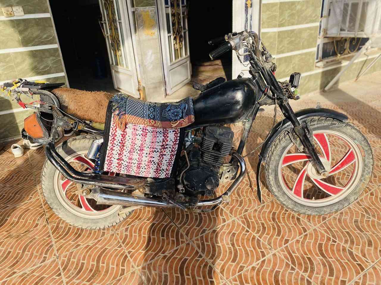 السلام عليكم ….جونده للبيع او مراوس شعندك مراوس نزل   كلك كلك دراجه مكينته خير من الله خرسه شلع ومعدل فول  كهربائيات كله شغاله سلف نگره   
بيه زوج تاير +زوج اوياله جدد 
دبلات الخلفيه زوج جدد 
ضفيره جديده 
باتري جديد 
سعره ب230 مجال بسيط للشراي 
مكاني بابل المسيب السده الهنديه 
***********بي واتس آب
