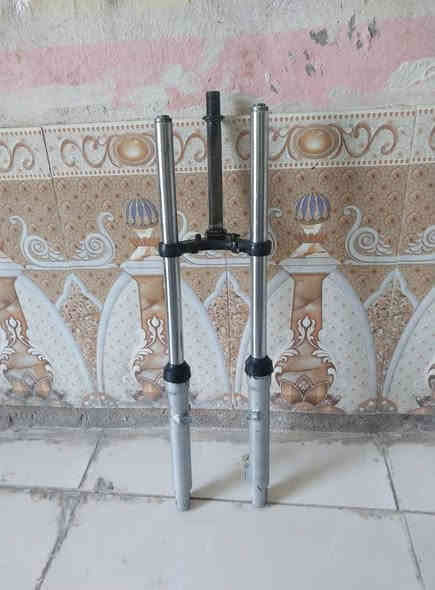 محرك دراجه يراني شغال بس بي صوت كم شفت للبيع السعر ٥٠ لف بي مجال دبلات أمامي مسخدمات شغلات للبيع السعر ١٥ لف للإستفسار يتصل ***********
