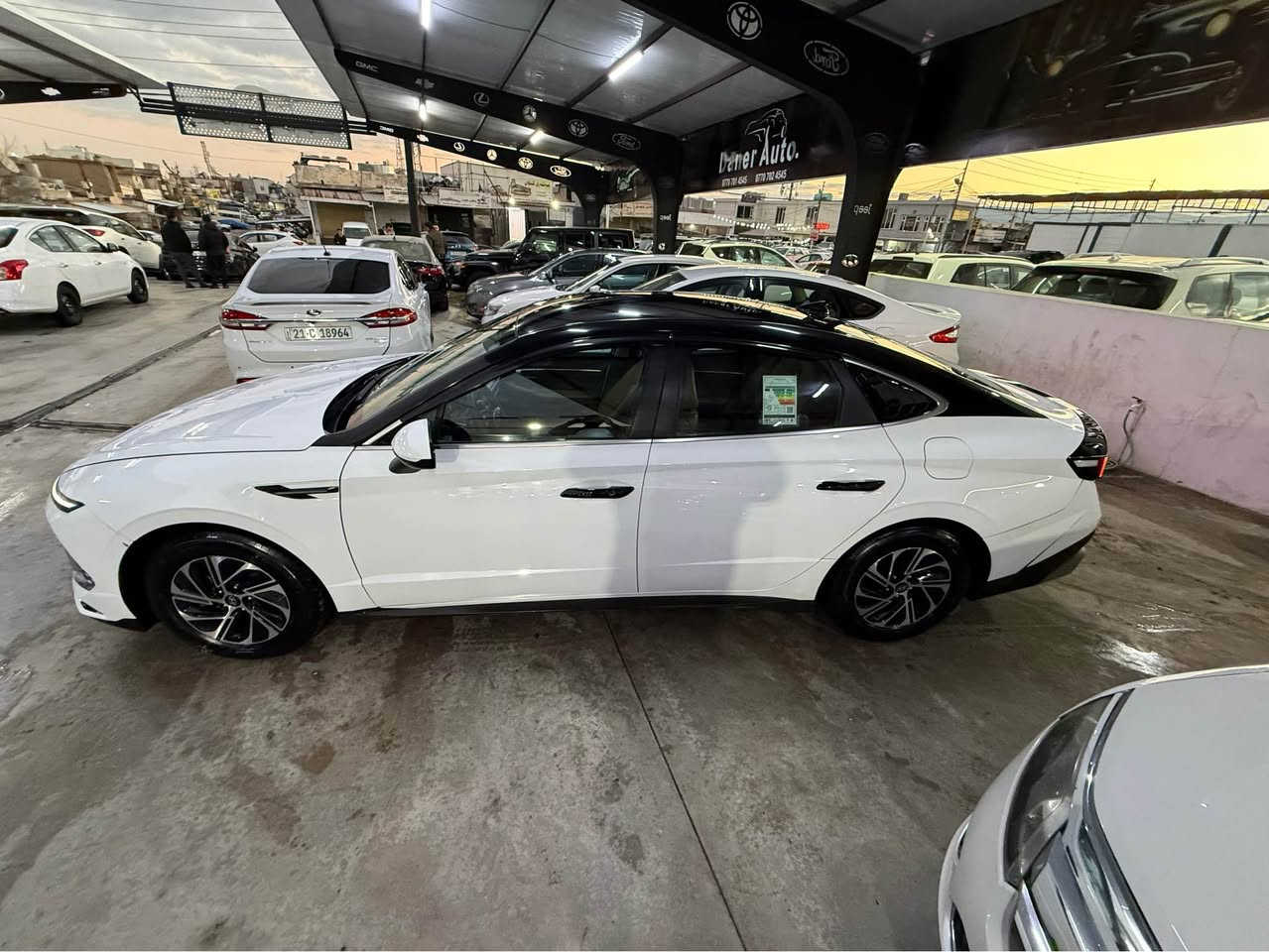 سوناتا 2024 هجين يعني بنزين وهايبرد 
سيارة تو كلر ومذكوده بالسنويه بيها جاملغ الامامي والخلفي ونص باب صبغ علما السيارة خليجه وداخل جملي ولايتات الامامية دبل عدسه
تحكمات كامل حساسات امامي وخلفي بادل شفت ستيرن تبريد مركزى واوتو هولد وهاند بريك بصمة تحكمات التبريد لمس بصمة تشغيل و بيبان بصمة وترحيب و تشغيل عن البعد وضعية القيادة سپورت و ايكو و نورمل مرايات شفط تنفتح و تنسد عن اقتراب او بعد من السيارة ماشية ٧٠ الف كيلو سيارة بدون ايرباك و دواخل تخم تاير تويو الياباني جديد دهن و فلتر جديد من الشركة سنويه و هزة و براد جديد وباسمي تريد تحويل او وكاله نفس اليوم سعرها ٢١٠ وبيها مجال قليل مكانها سليمانية مركز المدينه للبيع والمراوسه برقم شمالي حصرا

0772 977 2705 السليمانية, العراق
