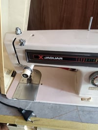 مكينة خياطة • شغالة • نضيفه