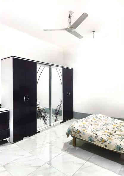 البيت للبيع طابو زراعي الحمزه الغربي مساحه البيت 380متر سند 25ركن على شارعين..شارع 6 ونص والشارع الجانبي 7 متر..الواجهه 17 متر ونص النزال 22 متر.. البيت صب كونكريت درجه اولى البيت مكون من  استقبال 9متر/4ونص صاله 8/12..مطبخ بارد مفتوح 6/5 مع مطبخ حار داخلي.. غرف نوم عدد 2. مساحه الغرفه.6/5..صحيات داخليه 3/3.. صحيات خارجيه..3/2 منور عدد2..حديقه مع طارمه كبيره.. وكراج سياره وحديقه جانب البيت مساحته 50 متر تقريبآ ..خدمات كامله  البيت جديد ودرجه اولى سنه البناء نهايه سنه 24.
شارع علي قمارة قرب اسواق حسون مخيف مداور مباشر بأسم المشتري 
للاستفسار الاتصال على الرقم 
***********
او مراسلتنا وات ساب ماسنجر.

السعر ١٢٥ وبي مجال
