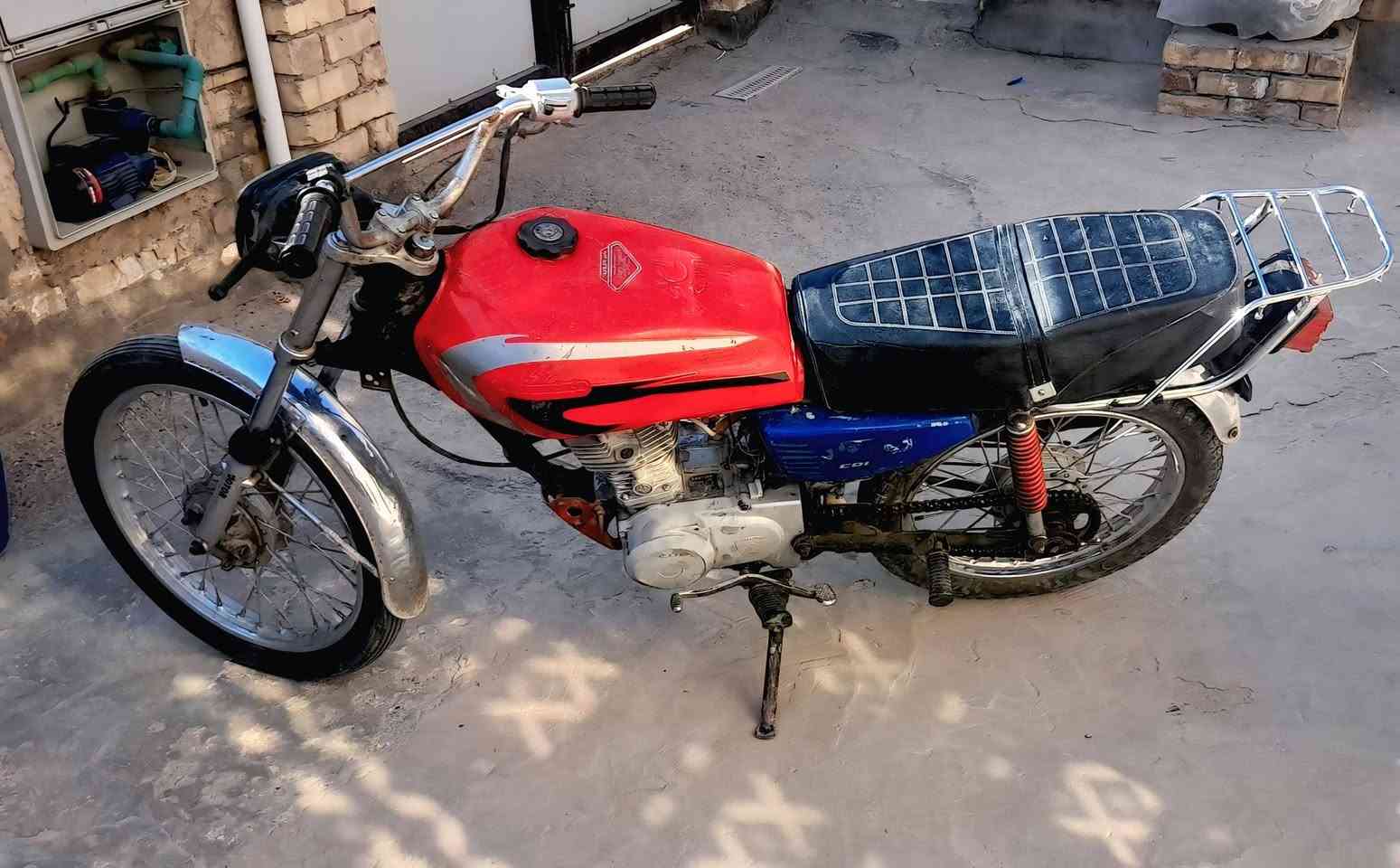 دراجه للبيع كلك لانضيح لاتبخير كهرباءيات شغاله السعر 250 وبيه مجال مكانه عفك الشراي يتصل ***********
