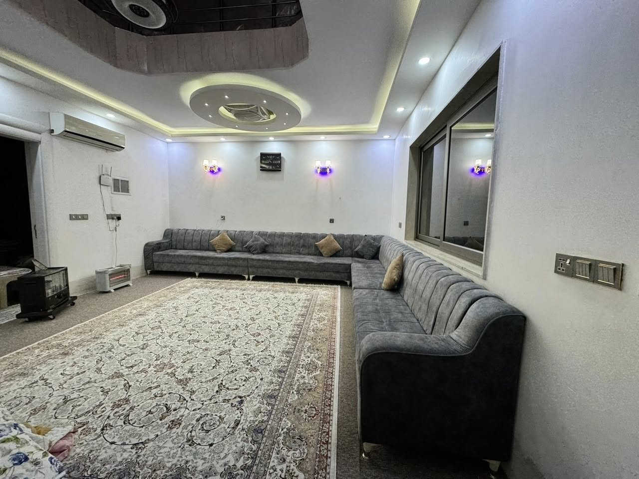 طخم قنفات لون رصاصي ٩ امتار نظيف اي عيب مابينو الشراي يتفضل خاص المكان كلك خبات طريق موصل اربيل ويوجد توصيل


**إذا كنت صاحب هذا الإعلان وتريد حذفه لأي سبب، رجاءا أرسل رسالة إلى الدعم الفني**