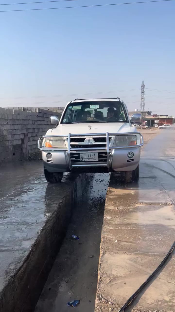 السلام عليكم  سياره مسيبوشي بايجيرو موديل  2006 بسمي السياره مكينه وكير 3500وكسن شرط كفالة تخم تاير نص عمر   حداديه تعبانة  بور ومشط  ع ايدي امبدلهن  كهربائيات كله شغاله   سياره مكفولة من  ضربه والفتح والتبديل  و سونار موجود السعر خاص   بل عافيه ع ياخذهه  رقم ***********  فقط هاذا الحادث البسيط  و رقم مميز
