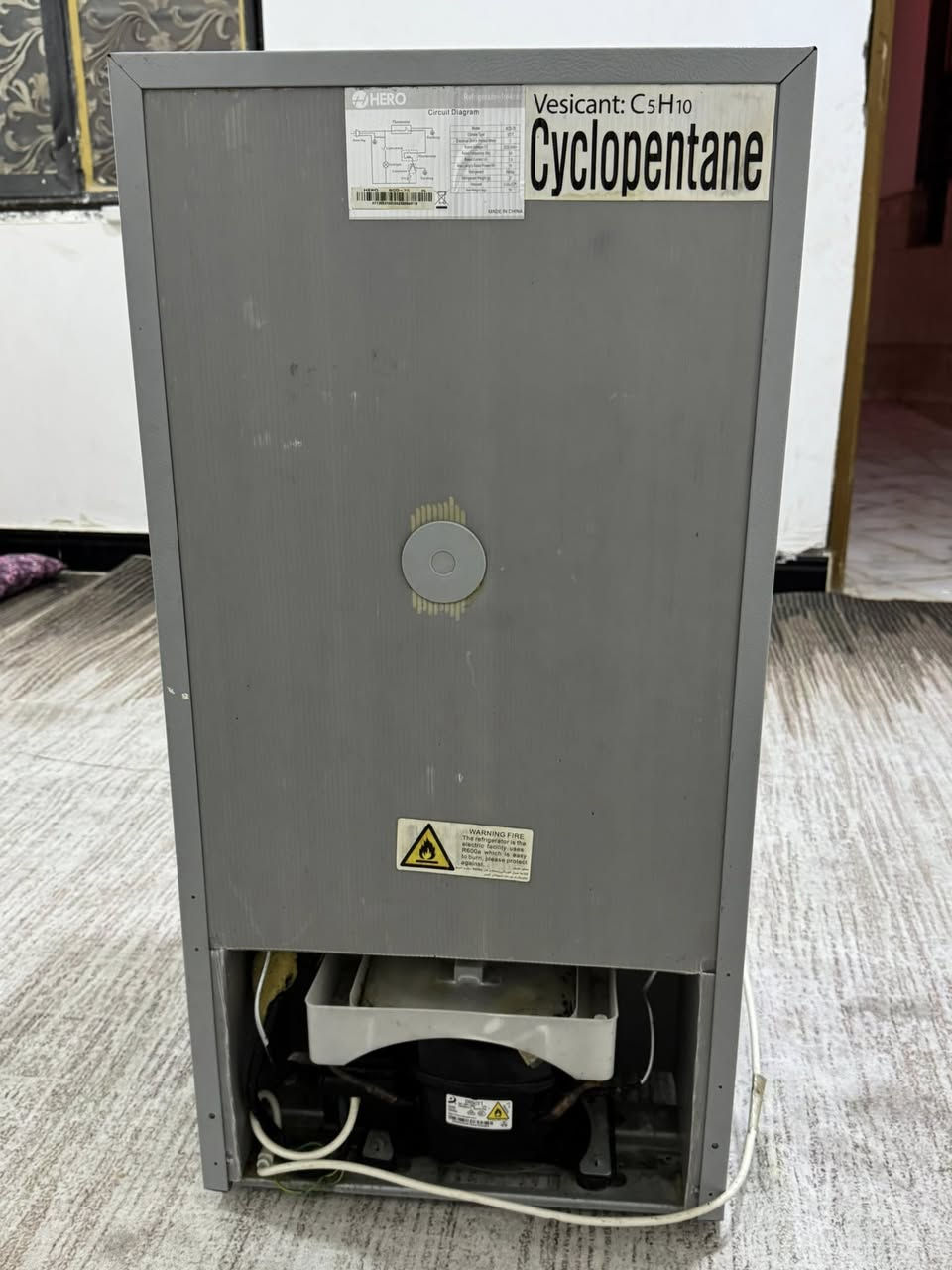 سلام عليكم ثلاجة حجم صغير طول 83سم العرض 42سم عنواني البصرة الحيانية سعرها 150وبيها مجال نضافة 100‎%‎100
رقمي ***********
بي وتساب
