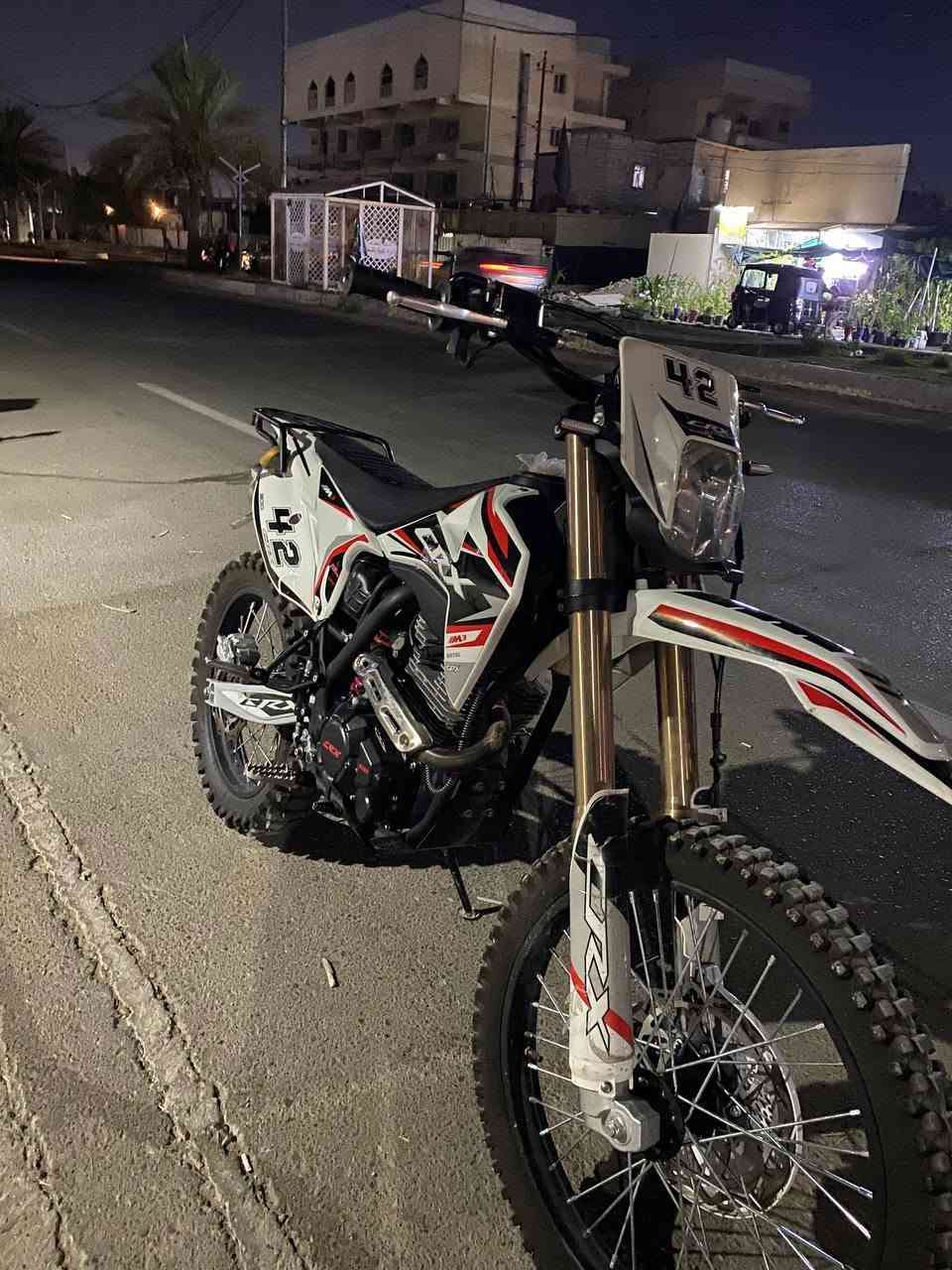 السلام عليكم قفاز crx محرك 350 اربع ولفات
 للبيع  دراجه مكينه وكير  وكهربائيات كفاله عامه دراجه تخبل نمره اولى وثانيه وثالثه بطناش  بيها كم ملاحضه بسيطه كلش (اوراق كامله )
مكان الدراجه بغداد  البنوك  السعر ١٦٠٠ وبيها مجال ان شاء الله 
*********** فقط واتس
*********** واتس ورصيد
*********** كلشي
