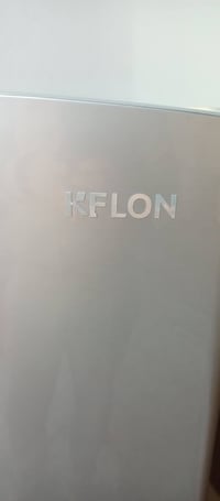 ثلاجه للبيع السعر ٧٥ الف ٠٧٧٠٦١٧١٧٢٧