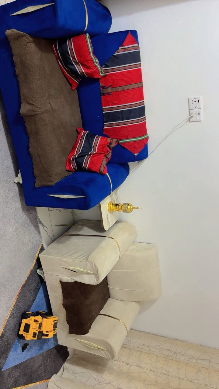 سلام عليكم تخم قنفات 7مقاعد سعر 200الف بي مجال بسيط   رقمي ***********
