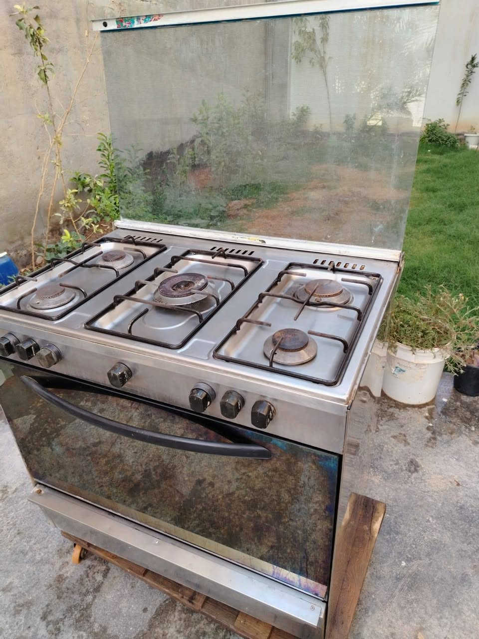 للبيع طباخ غاز تركي بحالة زينة 🔥
الطباخ كامل شغال مع ملحقاته وما بي أي عطل، كل العيون تشتغل والفرن هم شغال.
نظيف ومستعمل
السعر:150وبي مجال 
المكان: بعقوبه كاطون الرحمة 
للتواصل: واتساب فقط ***********
