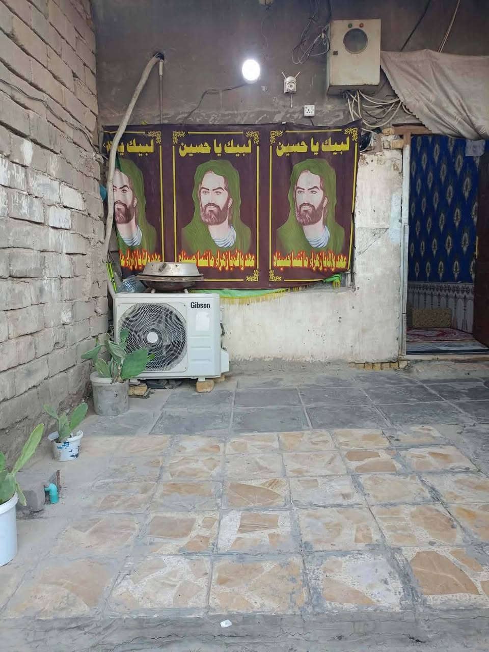 بيت للبيع في صوب الشاميه قرب طريق ياحسين ومجسر الاسكان منطقة الزعيلات.
 البيت كامل مكمل من خدمات .
تبليط .رصيف.مجاري.مدارس .ماء.
كهرباء.كلشي متوفر بس جيب غراضك واسكن بل بيت.
مساحه البيت .130م .يحتوي عله غرفتين نوم كبيره جدآ.صاله وديوانيه مطبخ.صحيات داخليه وخارجيه.
السعر66 وبي مجال قليل لشراي 
رقمي للتواصل واتساب او اتصال .
***********
