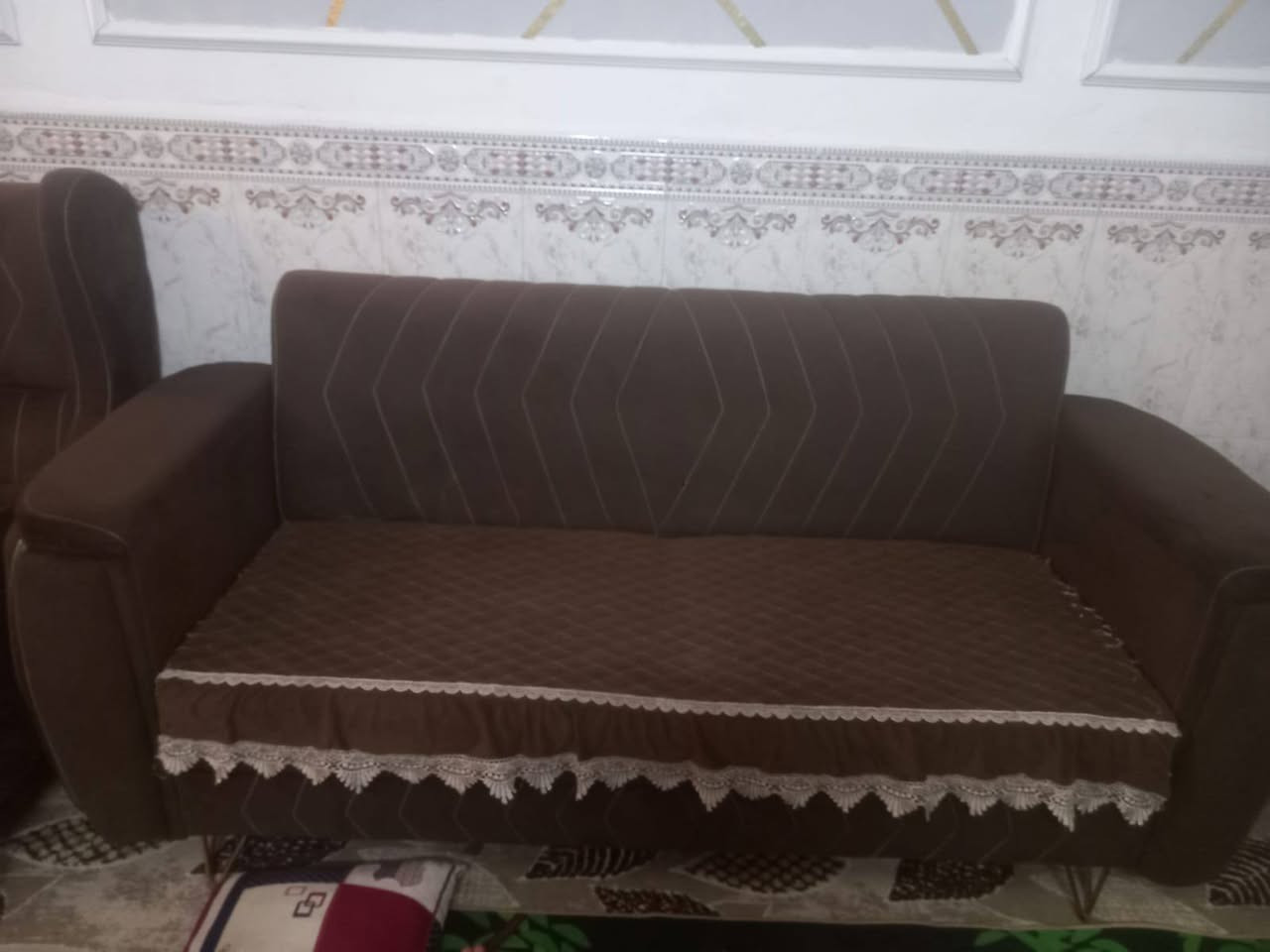 السلام عليكم  تخم قنفات الجوزي عشر مقاعد نظيف نظافه 90%             والثاني ثمان مقعد  للبيع بسعر مناسب.  *********** العنوان بغداد
