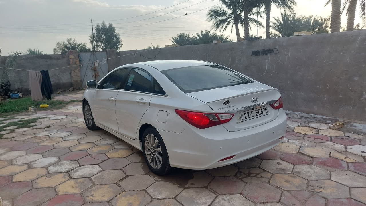 SNATA
الســــلام  عليكم 
ســــــوناتا 2013 شكل 14
كفااااله عامه من صبغ وضربه وتبديل 
فقط بيها مكان بارد بسيط
مواصفات الشـــــركة العامة
يعني فول عدا البانوراما 
مري شفط
كشن كهرباء 
 محرك 2400
السياره جاهزه للاخير   اي نقص ما بيها
محرك كير تبريد تدفئه حداديه كهربائيات  كله جاهز
ماشيه 160 حقيقي 
مكان الحله 
***********
***********
