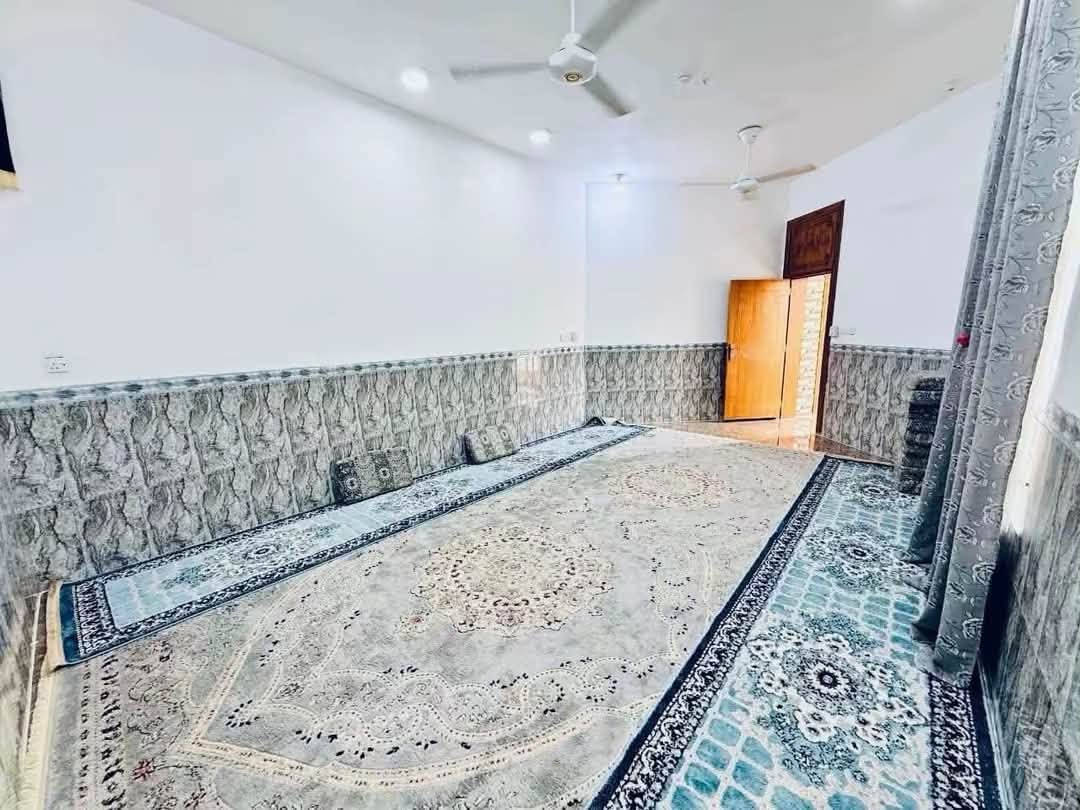 دار سكن حي الصادق المساحة276_ركن
📍حي صادق 
📍ثالث بيت على شارع 
بناء حديث وخارطه حديثه گونكريت
يحتوي البيت 
كراج +حديقة + استقبال +صاله كبيره + غرفه نوم 🛌 + مطبخ🧑‍🍳حار وبارد + مجمع صحيات داخلية وخارجية🛀
 للأستفسار يرجى الأتصال
 على الارقام التالية 
***********
#نستقبل_طلباتك مكتب الثقة
