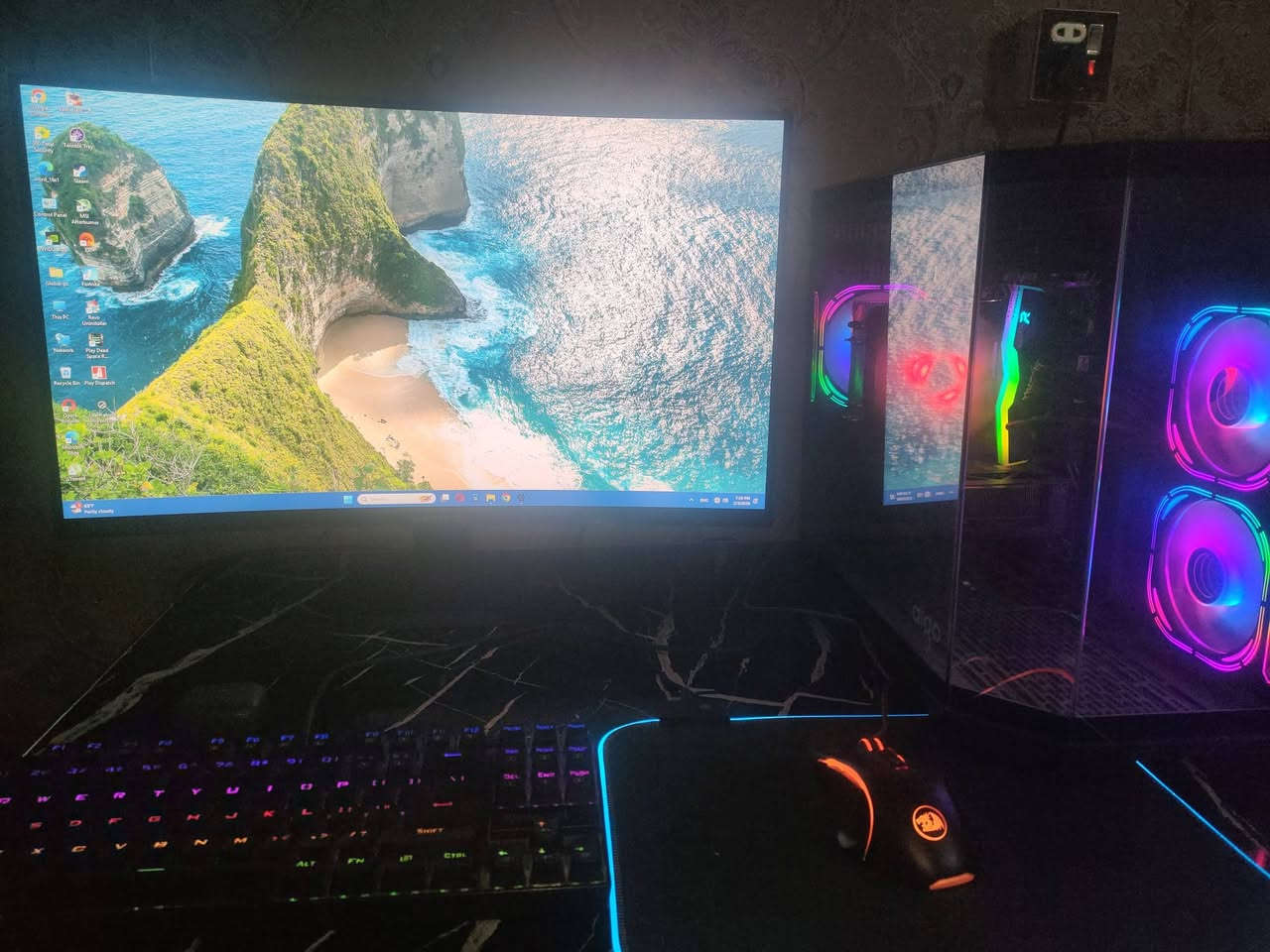 تجميعة كيمنك
معالج intel i5 12400f
كارت شاشة asus rtx 4060 
هارد 1تيرة m.2 lexar nvme
رام 16 
مذربورد B760 D4
بور بقوة 650 واط 
كيس 3 مراوح ارجيبي 
ومبرد هوائي للمعالج 
شاشة  Gigabyte 180 hz حجم 27 انج تدعم hdr منحنية
ups online 12 V 10A
كيبور ميكانيكي فول ارجبي متغير الالوان Redragon
ماوس كيمنك من Redragon
وهيتفون كيمنك صوت قوي  وماوس باد بي اضائة
حاسبة جدا نظيفة ومستعمل شي قليل جدا مشترية قبل 5 اشهر معالج وكارت حرارة على لعبة بتلفيلد 6 متعبر 60 بخمسينات اداء قوي وقطع ماركات قوية رايدة مليون و200 كلة ابيع شلع مكاني بغداد


**إذا كنت صاحب هذا الإعلان وتريد حذفه لأي سبب، رجاءا أرسل رسالة إلى الدعم الفني**