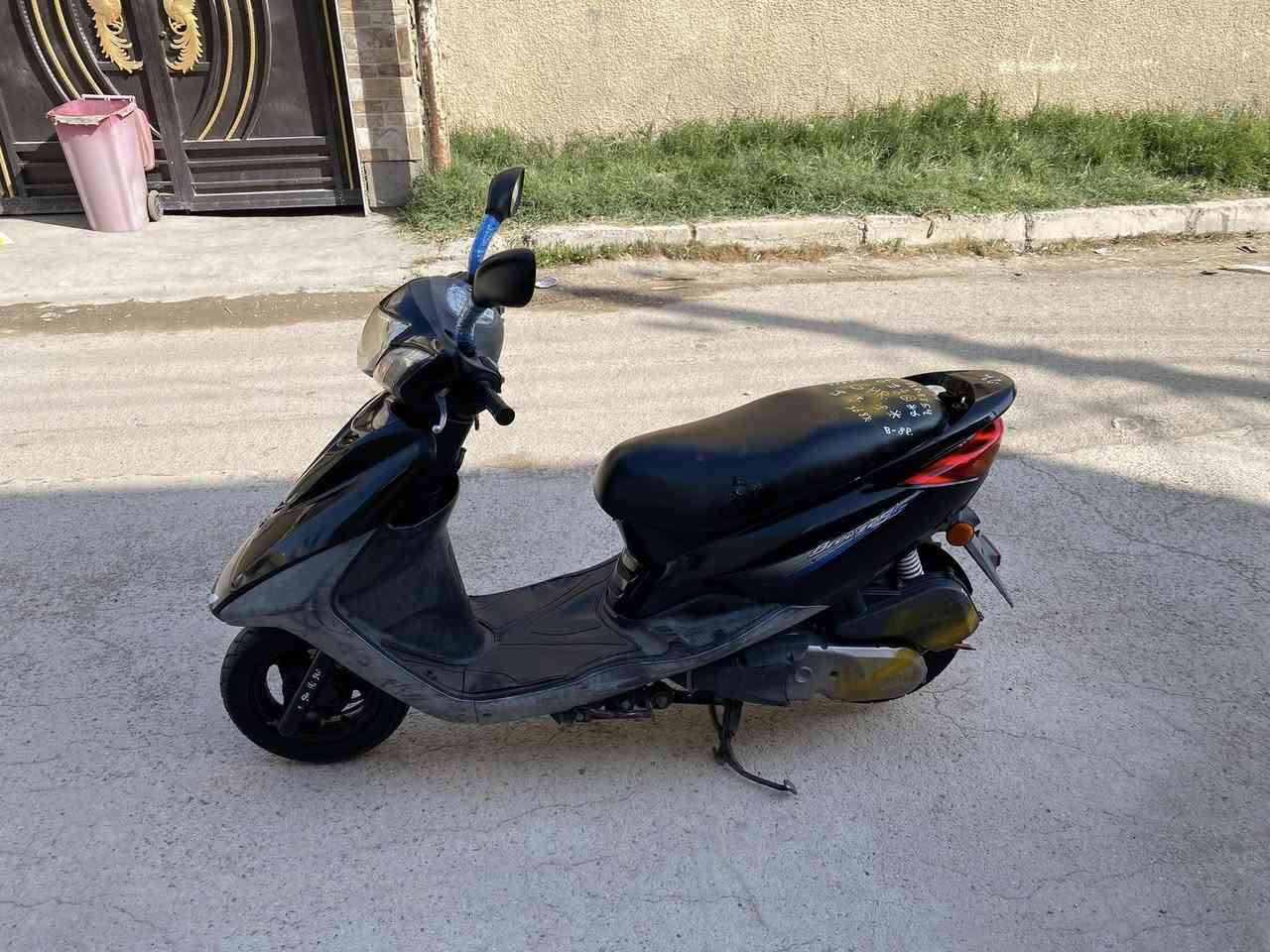 سلام عليكم للبيع بغبغاء دراجه مال رمبه مكفوله كفاله عامه دراجه جاهزه اوراق كامله دراجه بلاديه كلهة جيب فيتر وتعال افحص سعرهة (مليون و100) وبيه مجال بسيط جدا شراي يتصل على رقم (***********)مكاني بغداد الغزالية
