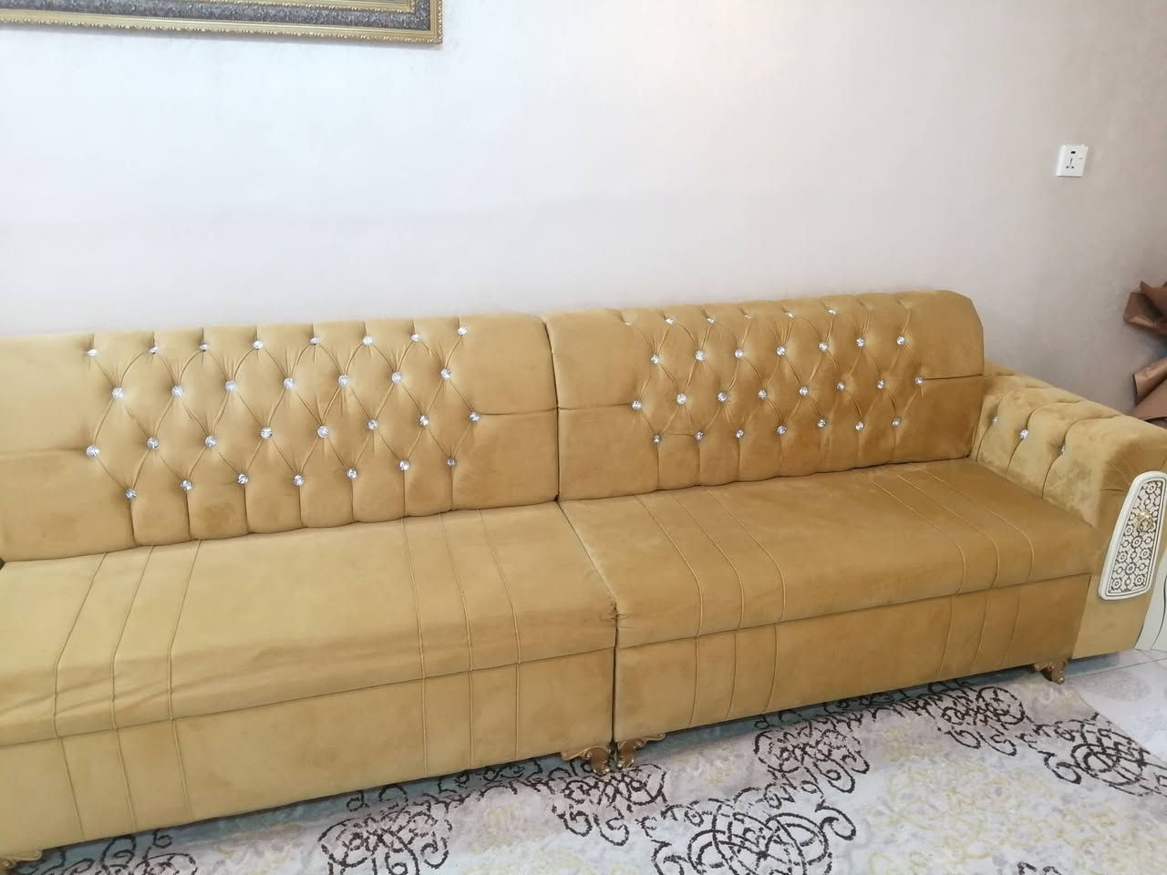 ضخم قنفه ديوان لون ذهبي طول 7 متر ونص 10 نفر للبيع سعر 250 الف ***********
مكان كركوك
