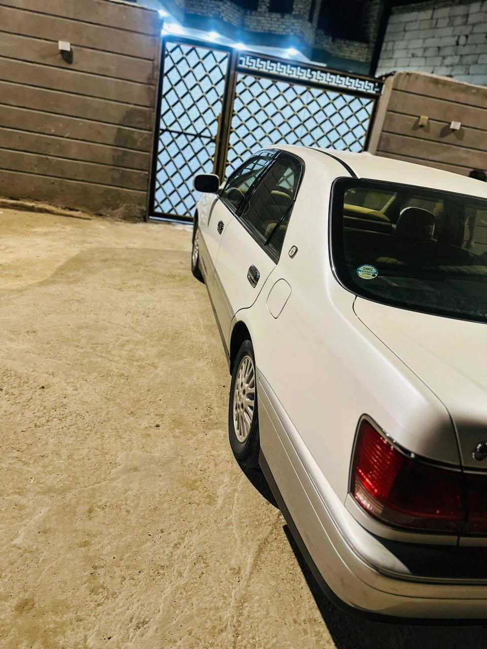 سلام للبيع تيوتا كراون (ملكه) كارتون
موديل 2000
رقم بغداد دولي مميز 
كفاله عامه من كلشي
كرستال
فيفيتي 2500
محورها غاز  غاز 
تحويره نجف فوك وجوه 
دشبول عارف العيساوي 
تحويرت فاضل عيدان
تبريد ثلج
شاشه 
اشاير مري 
شفط مري 
هيتر مري 
 برده خلفيه 
حجر بيئه 
ويل حصيره
السعر 155 وبيها مجال للطيبين 
رقم الهاتف ***********
