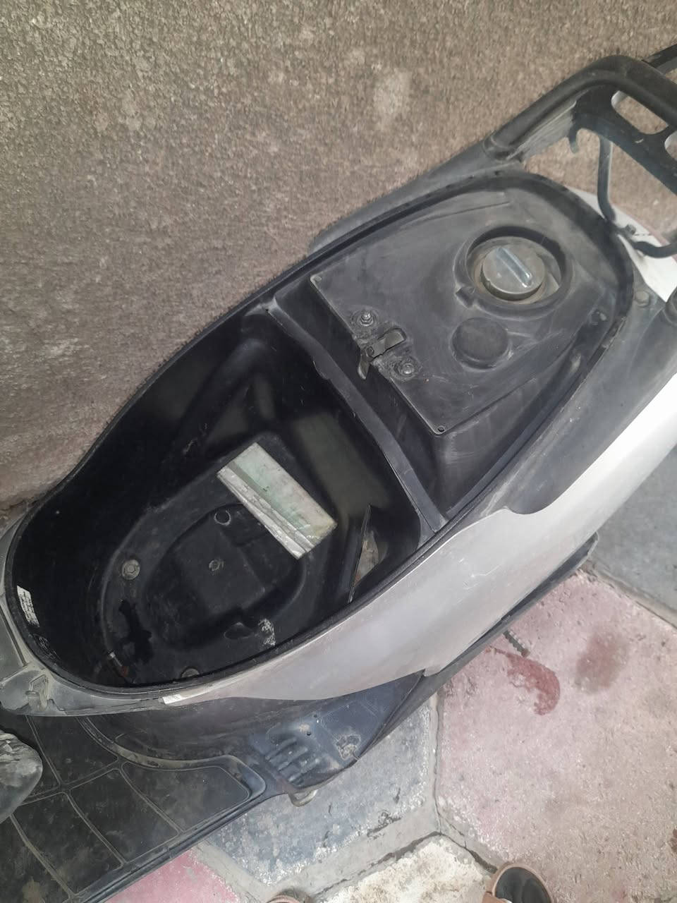 دراجه سبيسي ياباني الويل الخلفي يفتربصعوبه اثرضربه ونكسريده مال البريك اليمنه وتركناه بس شغاله ٤٥٠بغدادطالبيه


**إذا كنت صاحب هذا الإعلان وتريد حذفه لأي سبب، رجاءا أرسل رسالة إلى الدعم الفني**