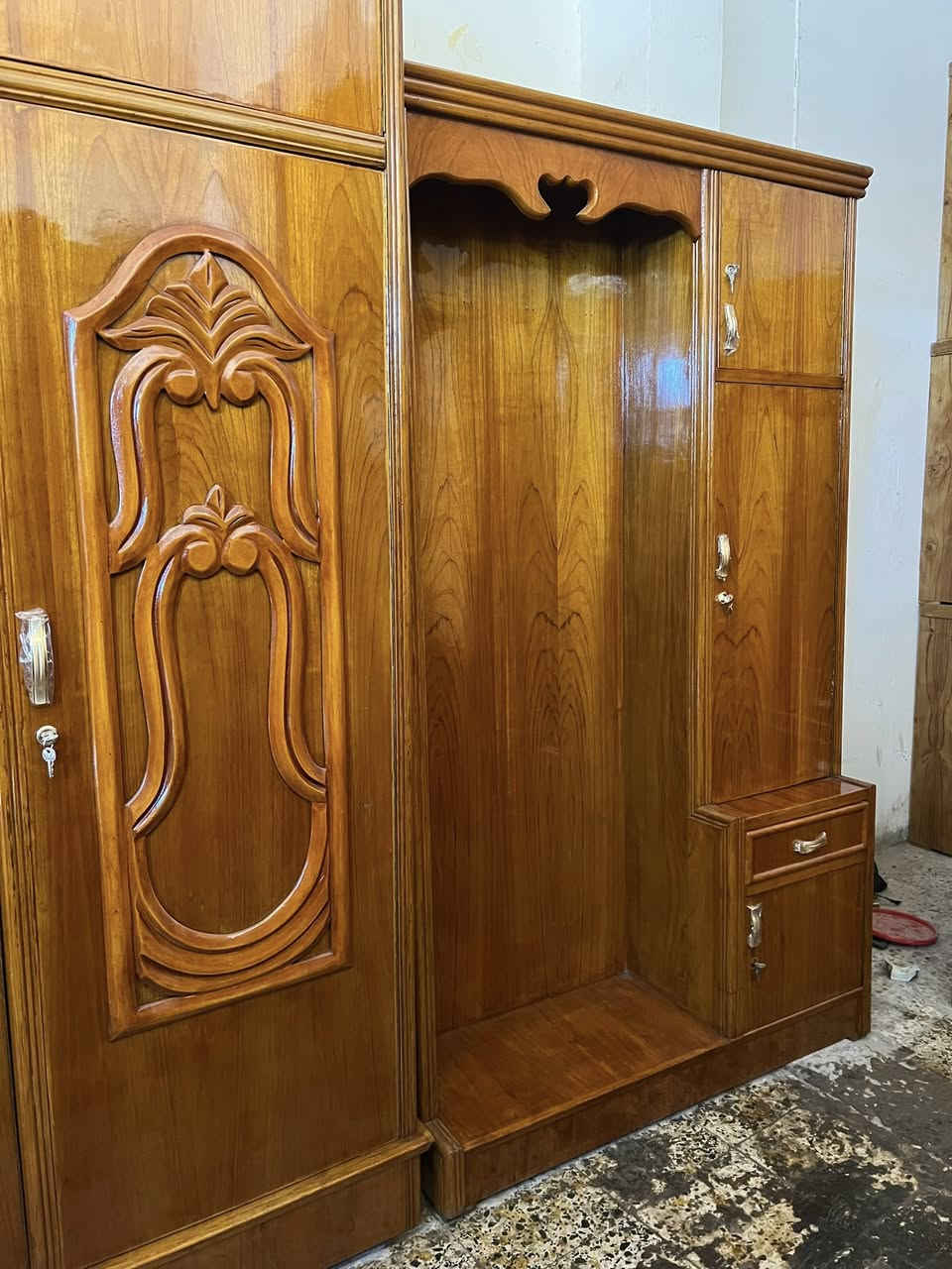 السلام عليكم 
غرفه مستخدمه طابقين صاج
السعر /مليون و٢٠٠بيها مجال 
للحجز والاستفسار الاتصال
***********/***********
العنوان /واسط الصويره
