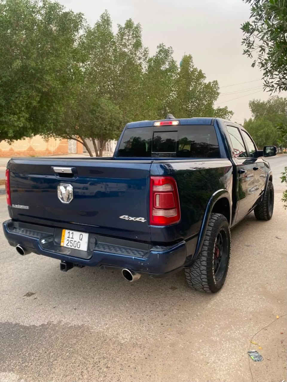 دوج رام 2022 لارامي لون ازرق غير محدد
رقم بغداد مميز
النوع:- RAM 1500
لمتد 
المكينه :- 5700 V8 سوبر جارچ
كشنات جلد سماكي
كراسي كهرباء
رادار امامي وجانبي
شاشه تسلا 
مري شفط 
باب طويل + بدي قصير 
دفع رباعي 4*4 
نظام ال ECO اقتصادي
تايرات نوع جبلي
حادث السياره 
فقط الجاملغ الخلفي صبغ
***********ا
