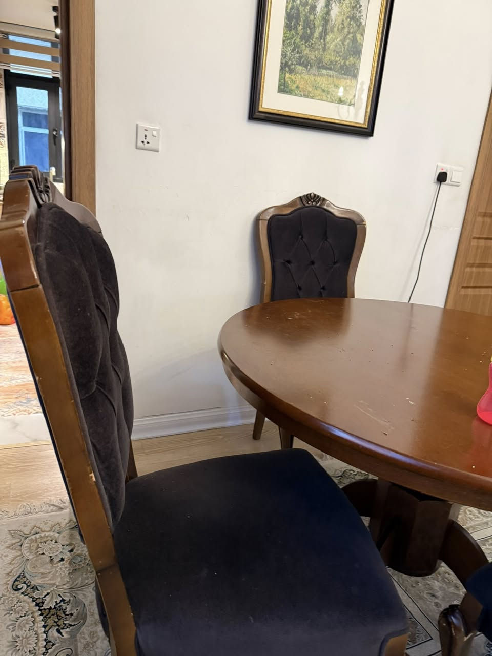 تخم كامل من هوم سنتر جديد مع ميز طعام وكراسي طعام عدد ٤  من هوم سنتر  ٢ ونص مليون للتواصل ***********
