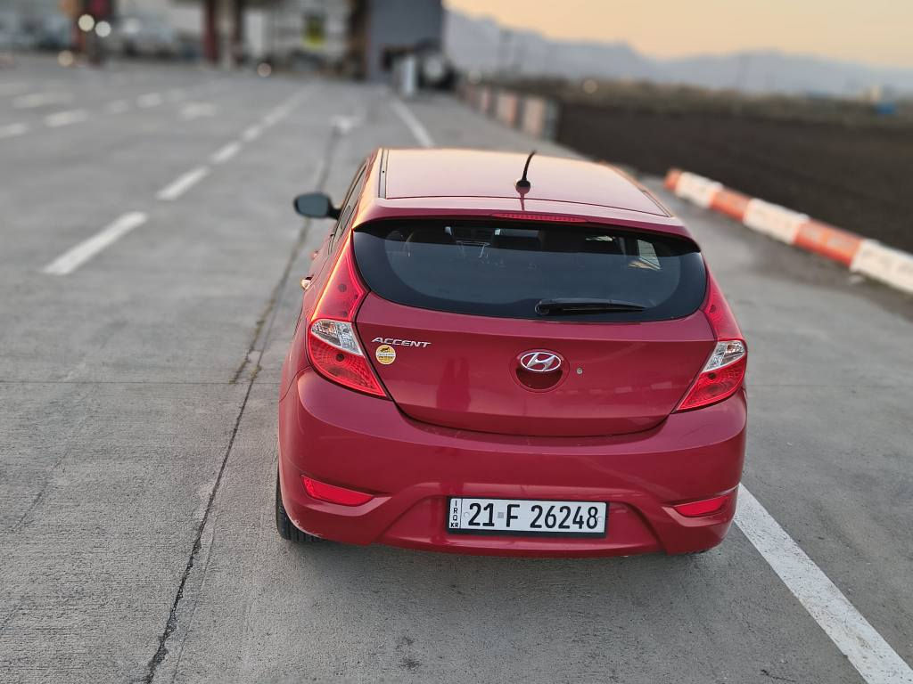 هۆندا اکسێنت 2017لەسەر دەقی شەریکە ماوەتەوە کامل اڕباک بیلا شەریکە هیچ اڕباکێک نەتەقیوە  فوڵ مواسەفات بەس سڵایت نیە  absدژەخلیسک تحدید سورعە کوشن هیتەر هەر چوار تایە  تازه حاسە چوارجام کارەبا ده بڵ گێڕ ئۆتۆماتیک عادی سەنەوی تازە 164هەزار کیلۆمەتر ڕۆیشتووە پێش و دوای کەپسە کامل اڕباک شەریکە  گێڕو مەکینەی نەکراوەتەوە سەرف ده نگ بوخاری نیە....
 سعری 90گەڵاو مامەڵەیەکی کەم
شوێن دوکانی سیاحی 
ژم ***********        *********** دخان, السليمانية
