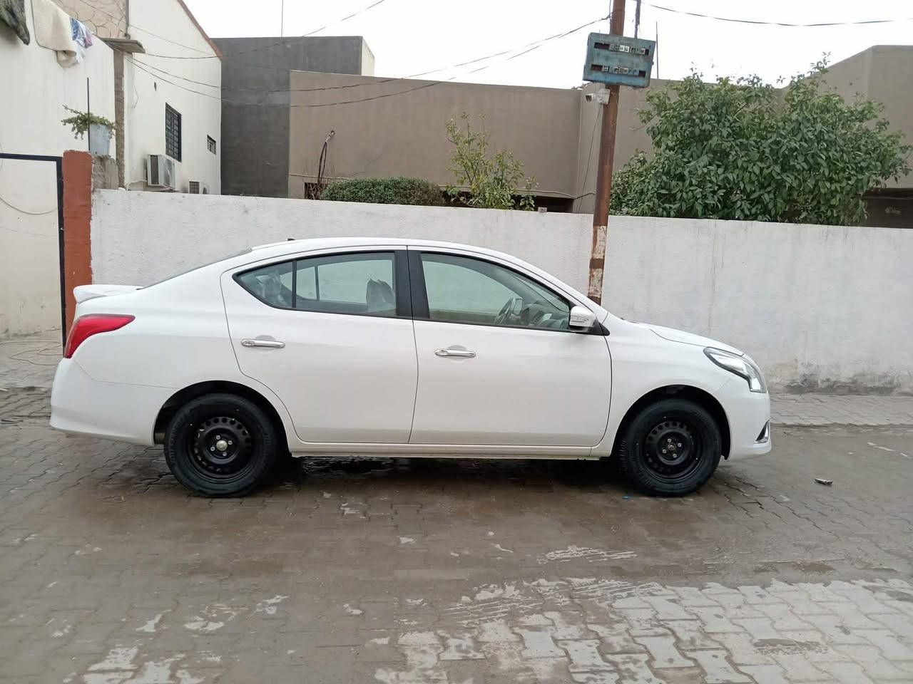 سلام عليكم 
نيسان مصري 2025 مكفوله 
ماشيه 12 الف 
تبريد قطعتين 
جام 4كهرباء
السعر 127 وبيه مجال 
للاستفسار 
***********
السياره بسمنه تريد تحويل تريد وكاله 
مكان السياره بابل
