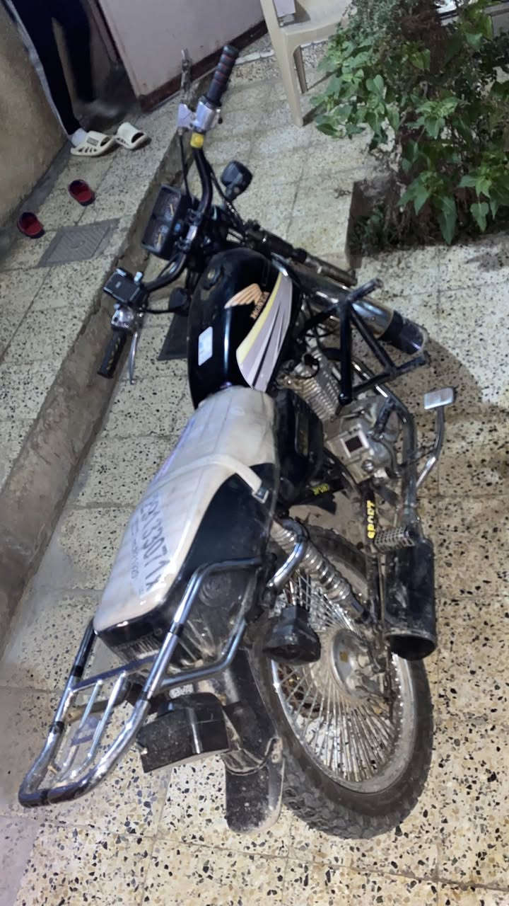 السلام عليكم ماطور ايراني 125cc محرك باب اول المنافيس مالو موجود و مدفوع بس يفتح الكمرك تكدر ترقمو عادي كدامكم هندر واحد شغال عليه تعديلات درع و كزوز رياضي و برمجه الماطور فول مال جناي السعر 450 الف و بي مجال بسيط للشراي بس بي مجال المكان موصل تعال و تدلل و رجاءً اذا ما عجبك لا تكسر بي كلي تاخذو بلاش و رجاءً بس الشراي يراسل المكان موصل جانب الايسر رقم الهاتف : *********** .
