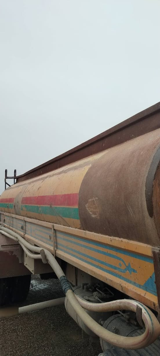 تاكي البيع   طوله 6 متر حمولته عشر تالاف  ***********
