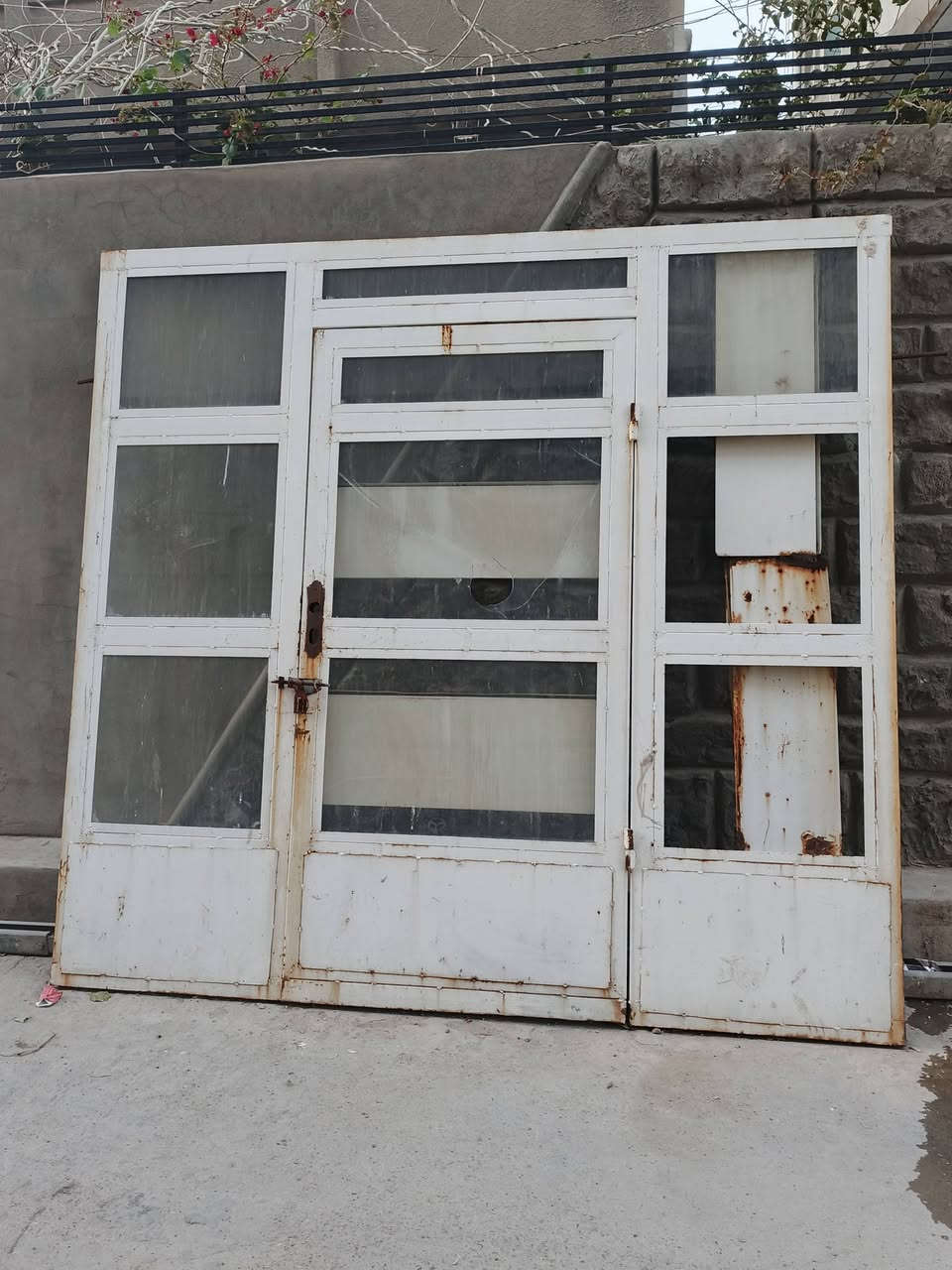 جام خانه  قياس 2ونص ×2ونص
للبيع سعر 90 مكاني كركوك طريق بغداد 
***********
