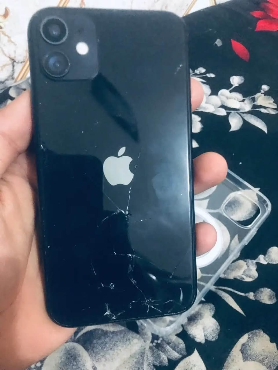 سلام عليكم شباب آيفون 11عادي مبدل شاشه اصليه تلث خيارات بطاريه 90 ما مبدله وبي كسر بلضهر كلشي بي شغال الفيس إيدي متوقف ويا ملحقاته كارتونه وكفر نضافه الجهاز أمام عينك مكاني ميسان حي الجامعه السعر 240 وبي مجال للتواصل واتساب وماسنجر ***********
