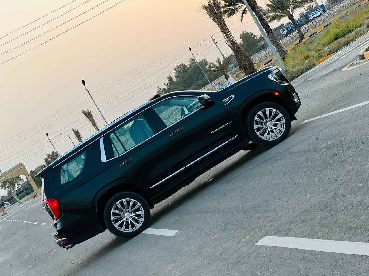 السلام عليكم يوكن دينالي ٢٠٢٢ ماشيه ٩٠ السياره مكفوله من  الشخط  ماعده شويه صبغ بل دعاميه موجود السونار بل منشور معروفه مواصفات الدينالي فول للاخير  رقم بغداد السعر ٥٣٠ وبيه مجال بغداد المعامل ***********
