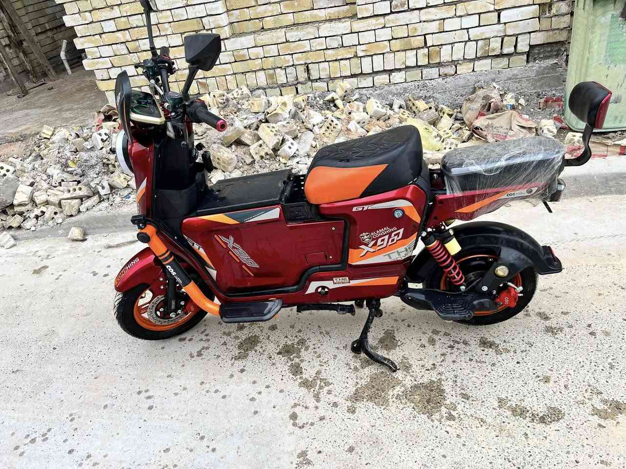 دراجة شحن
x900     عدد البطاريات 5 
السرعة 110 حقيقي 70 
تايرات جوبلس 
موديل 25 
بطاريات تمشيك 50 كيلو بل شحنة 
بدون اي نقص 
دبل اشارة بلوجكترات عدد 3 
مكاني بغداد دورة 
استفسار ***********
