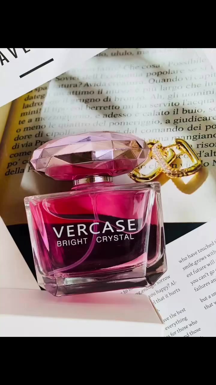 🌸Versace Bright Crystal 
🌸عطر فيرزاجي برايت كرستال🌸
عطر نسائي رقيق وناعم يقدم لمسات حسية جميلة وجذابة لا مثيل لها، رائحتهُ شرقية خلابة تجمع بين روائح الأزهار الرائعة الممزوجة بالمسك والعنبر الساحر فيجعلها أكثر كثافة وثبات لفترات طويلة .🌸

#الاصلي المنشأ فرنسا 🇫🇷💯


**إذا كنت صاحب هذا الإعلان وتريد حذفه لأي سبب، رجاءا أرسل رسالة إلى الدعم الفني**
