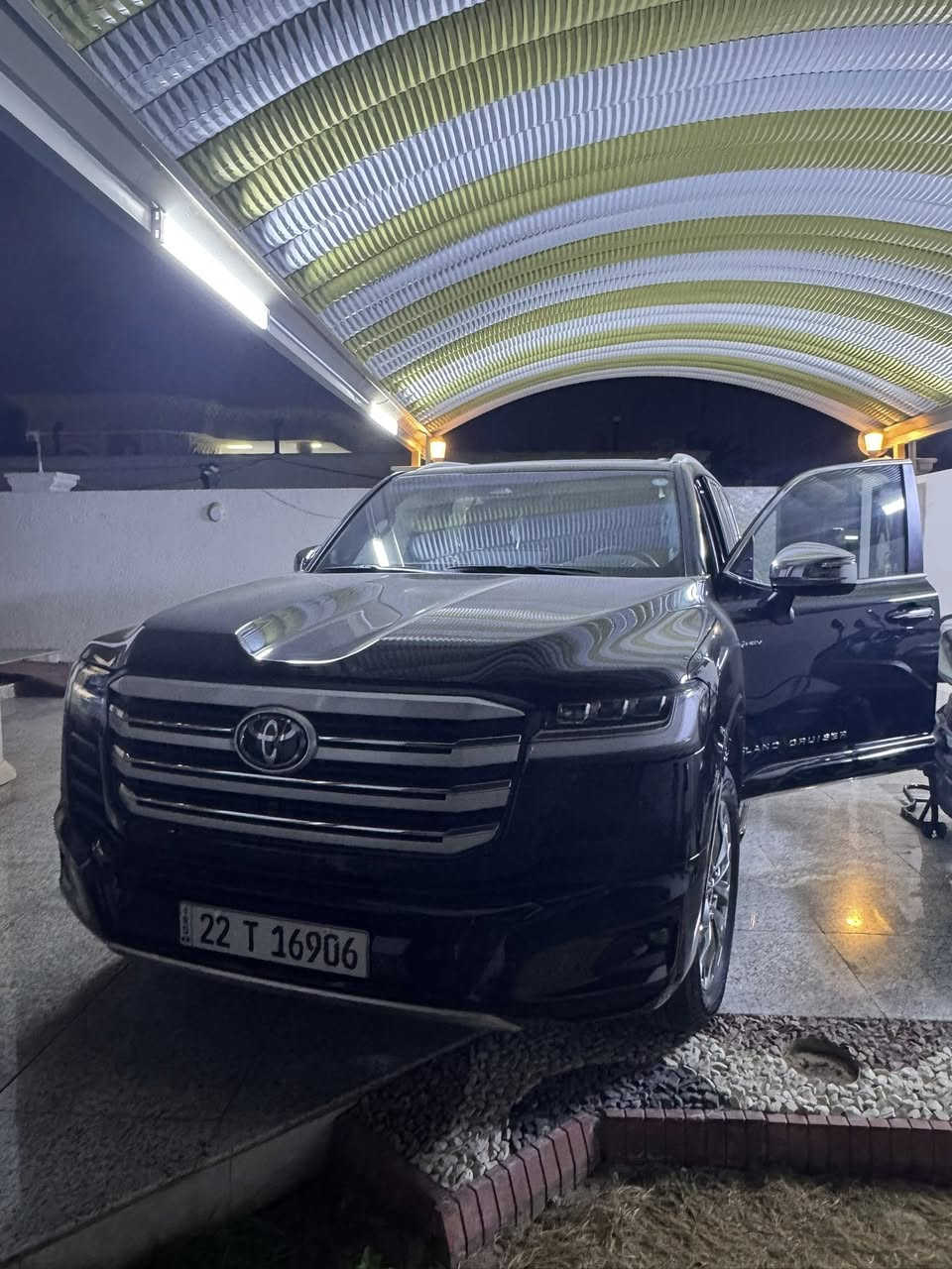 سلام عليكم من رخصه ادمن 
لاند كروز  VX.R هايبرد 2025
ماشيه 5.000k
سعرها 10دفاتر و25ورقه
للتواصل ***********
